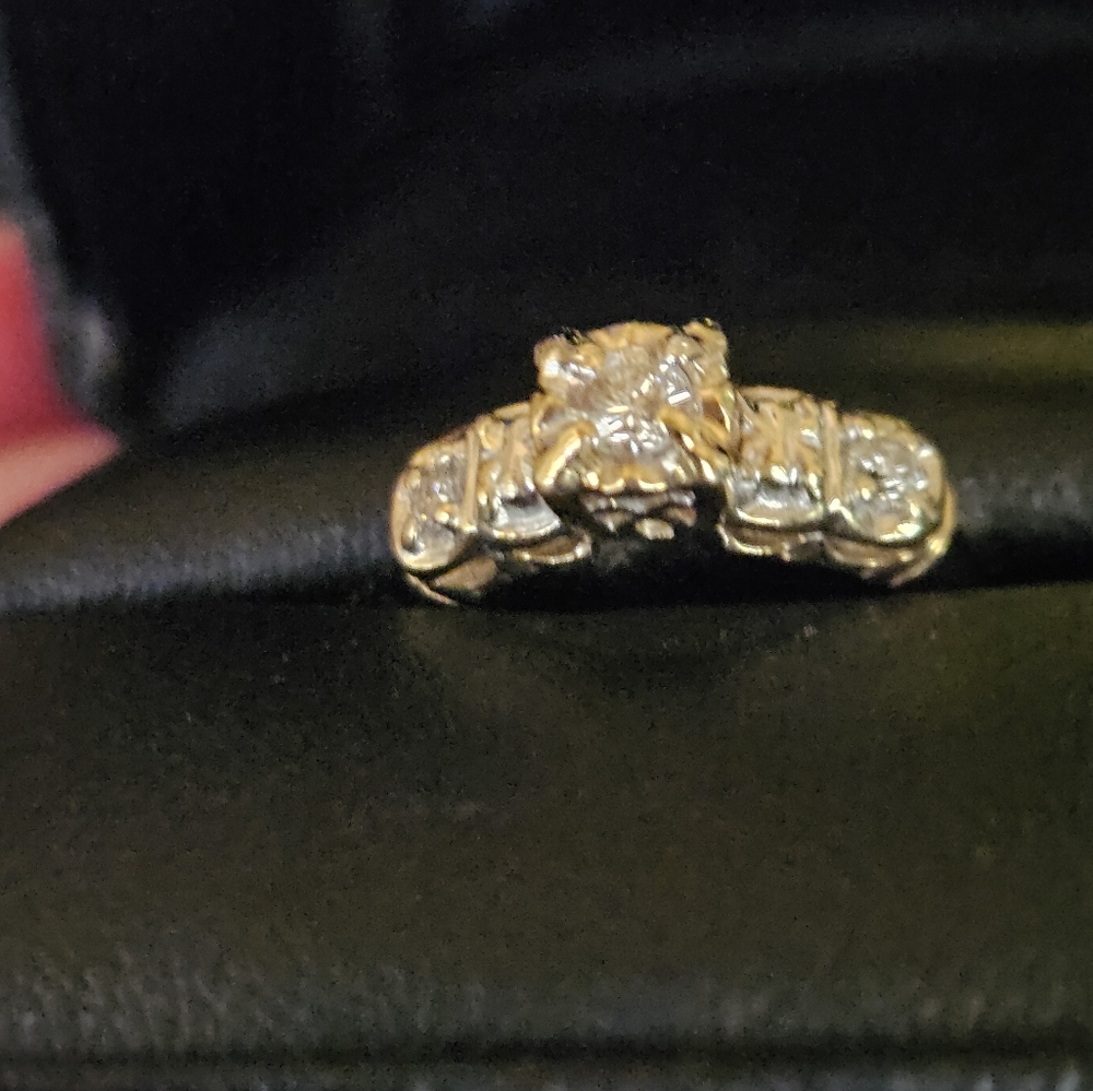 Engagement/wedding ring